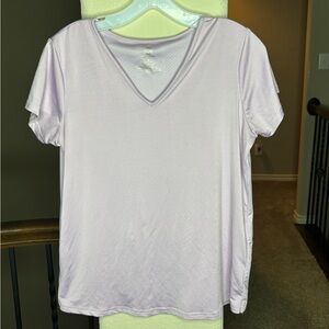 Daisy Fuentes Fit Soft Lilac V-Neck Women's Tee Size M Pastel Workout Gym